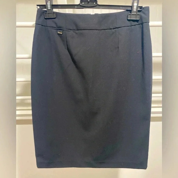 Calvin Klein black pencil skirt. Size 6 - Picture 1 of 8